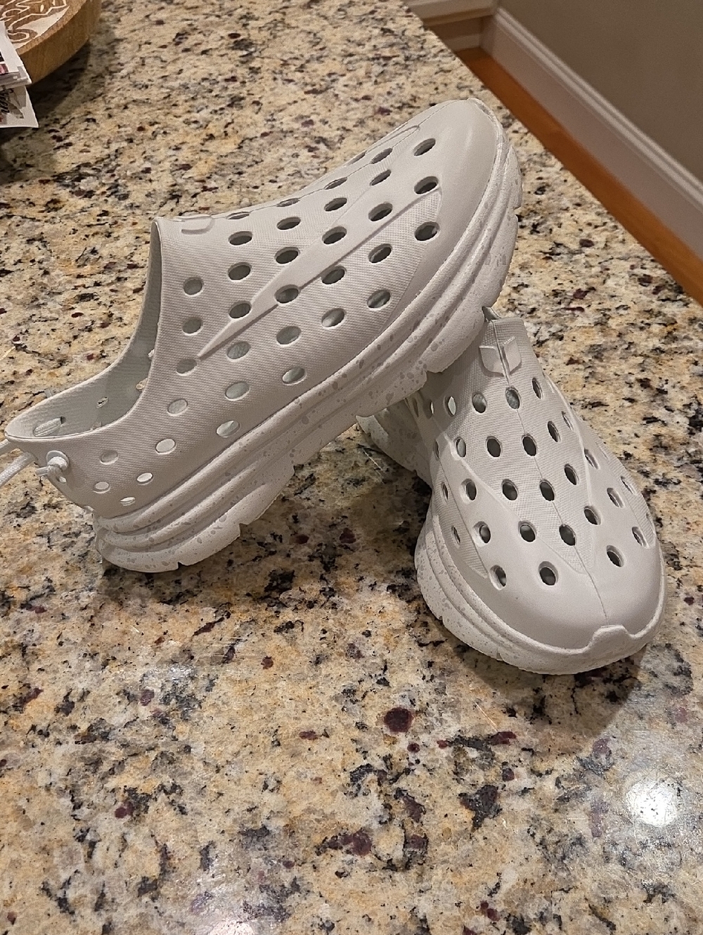 Kane Revive Footwear White/grey Speckled. Size 6 Women